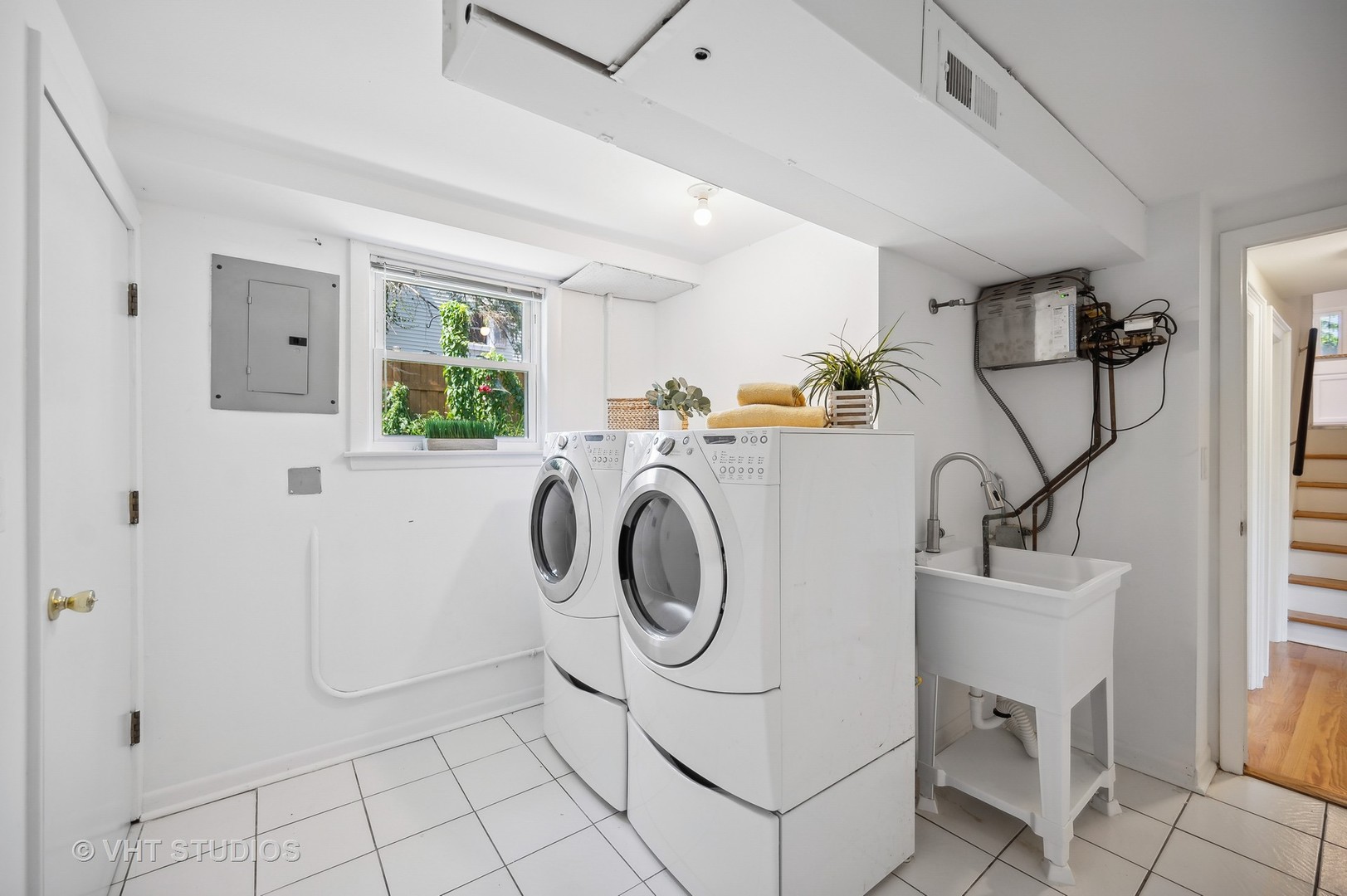 740 Juniper Road Glenview, IL 60025 - Photo 12 of 22 a utility room with sink dryer and washer