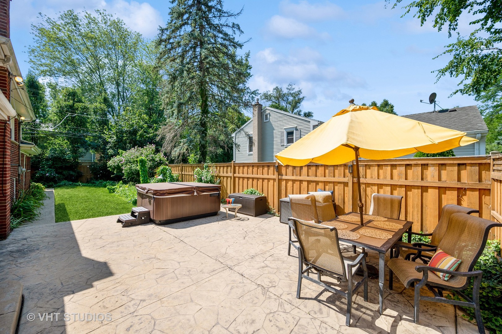 740 Juniper Road Glenview, IL 60025 - Photo 14 of 22 a view of a patio with a table and chairs