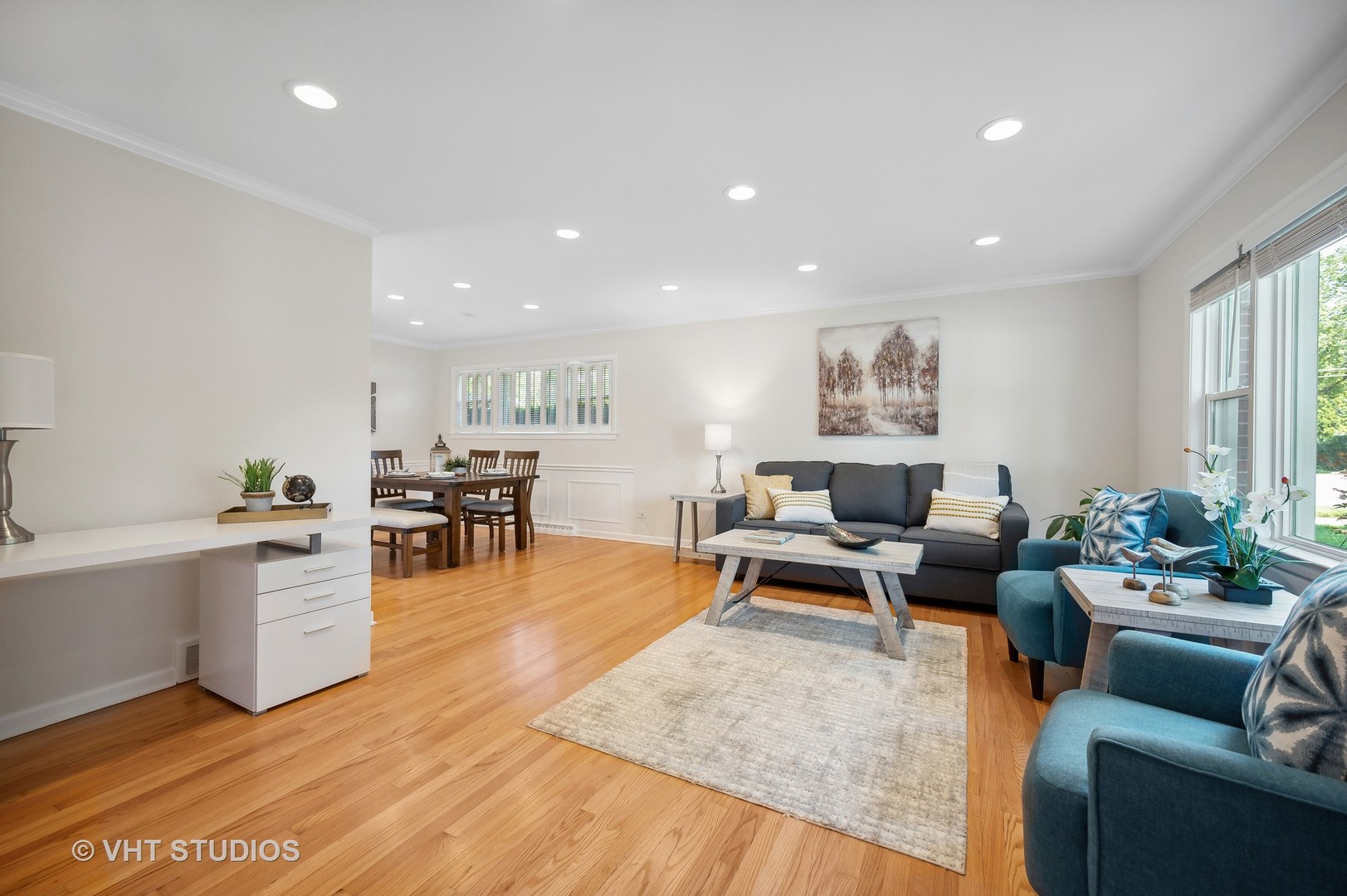 740 Juniper Road Glenview, IL 60025 - Photo 3 of 22 a living room with furniture and wooden floor