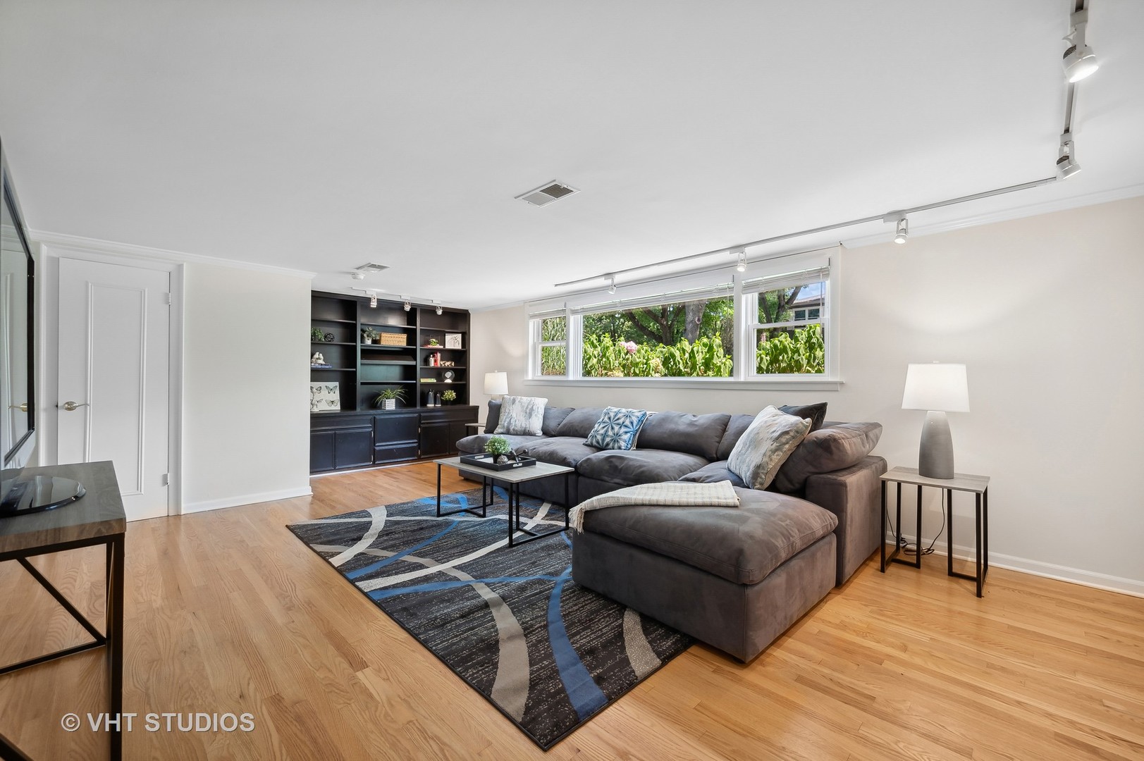 740 Juniper Road Glenview, IL 60025 - Photo 8 of 22 a living room with furniture and a wooden floor