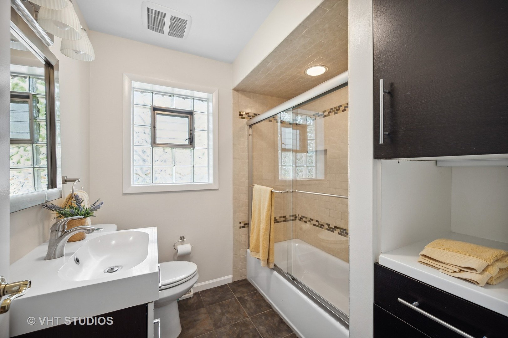 740 Juniper Road Glenview, IL 60025 - Photo 10 of 22 a bathroom with a bathtub a sink and a window