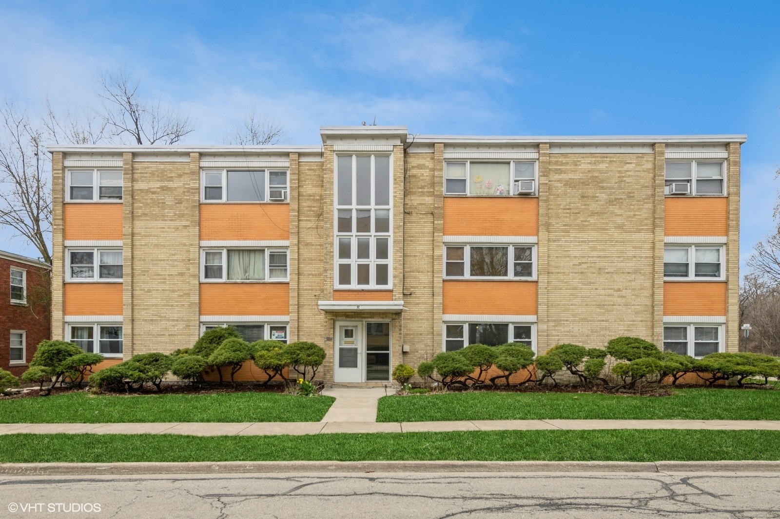 50 West Avenue, Unit 1N Riverside, IL 60546 - Photo 1 of 13