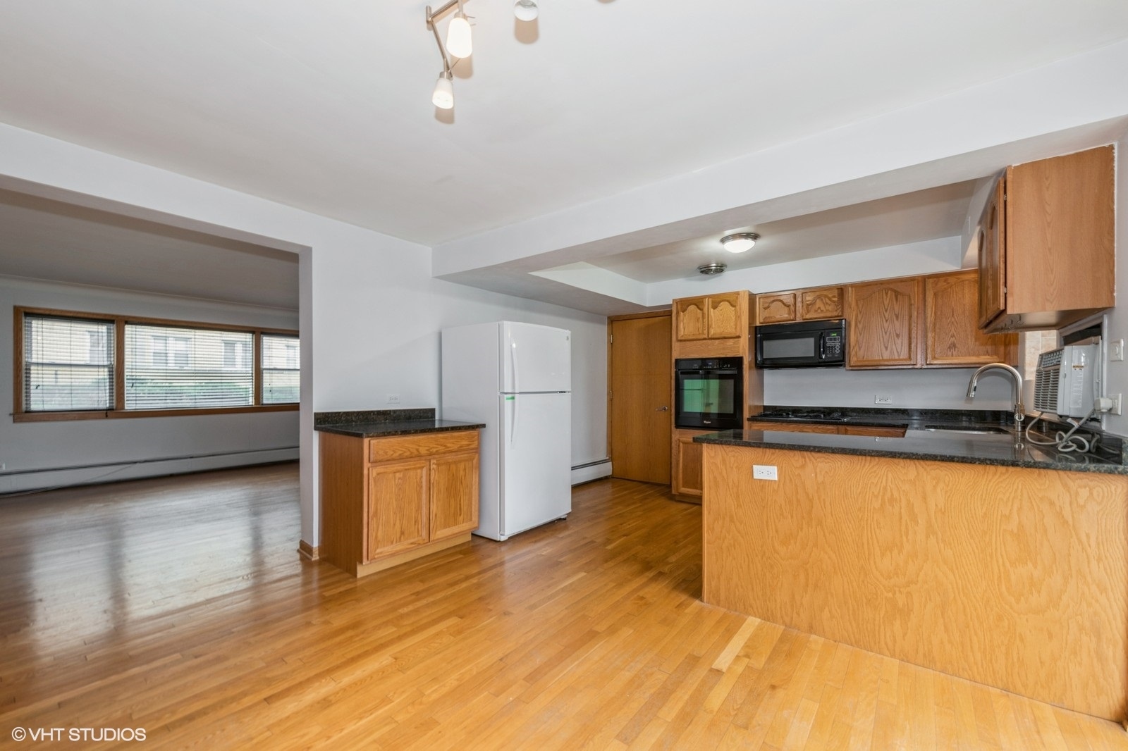 50 West Avenue, Unit 1N Riverside, IL 60546 - Photo 2 of 13
