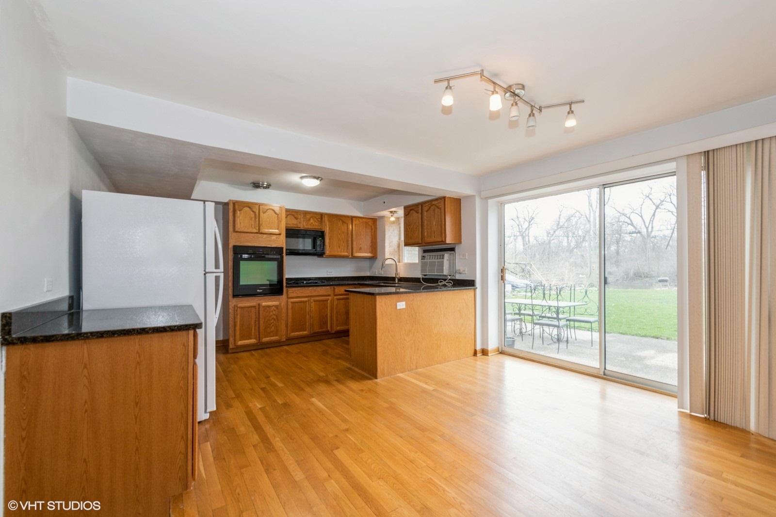 50 West Avenue, Unit 1N Riverside, IL 60546 - Photo 3 of 13