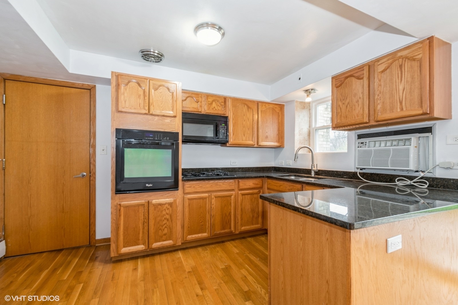 50 West Avenue, Unit 1N Riverside, IL 60546 - Photo 4 of 13