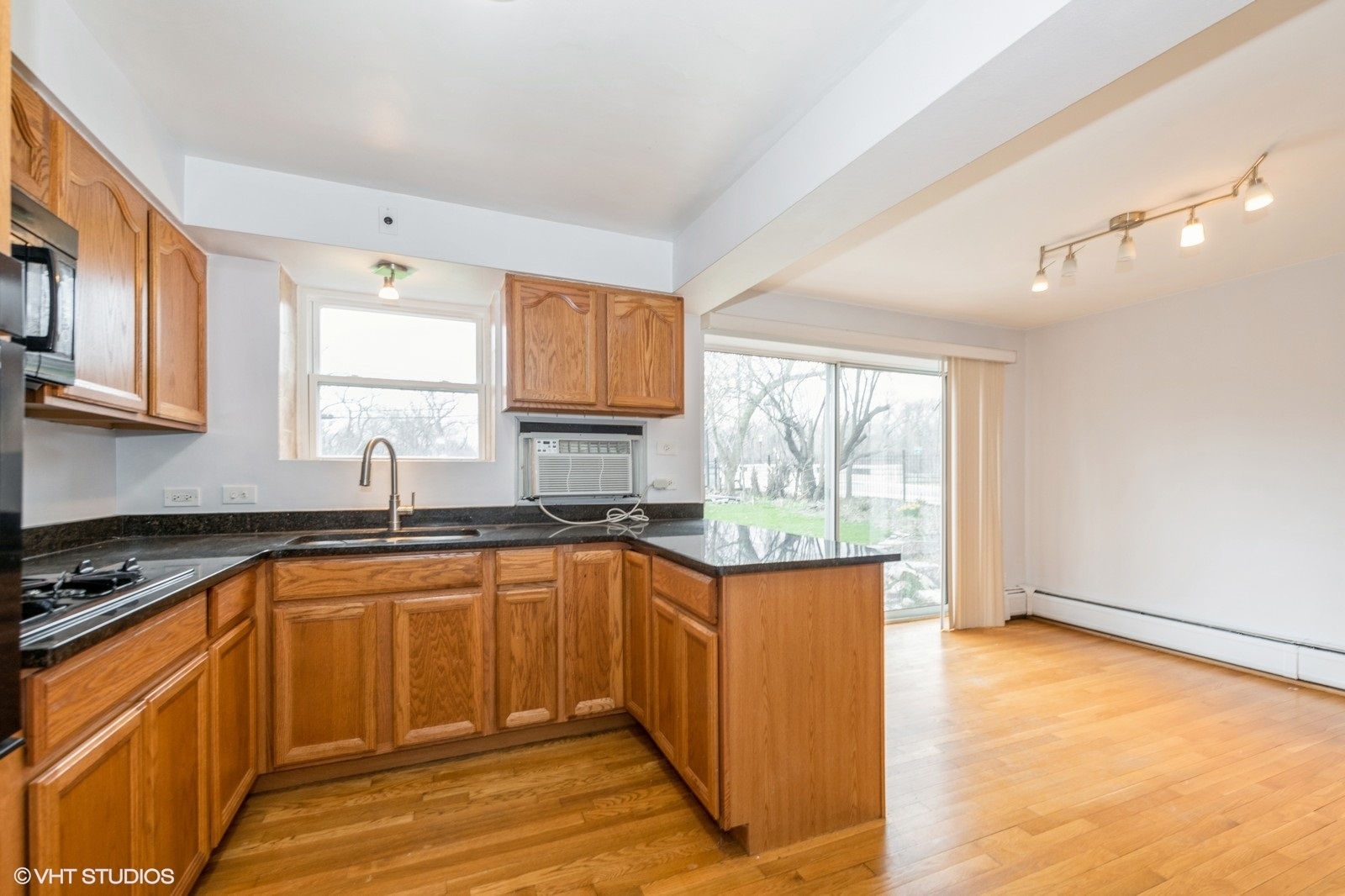 50 West Avenue, Unit 1N Riverside, IL 60546 - Photo 5 of 13