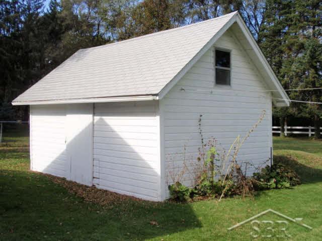 9550 Dice Freeland, MI 48623 - Photo 4 of 6 20036838-3.JPG