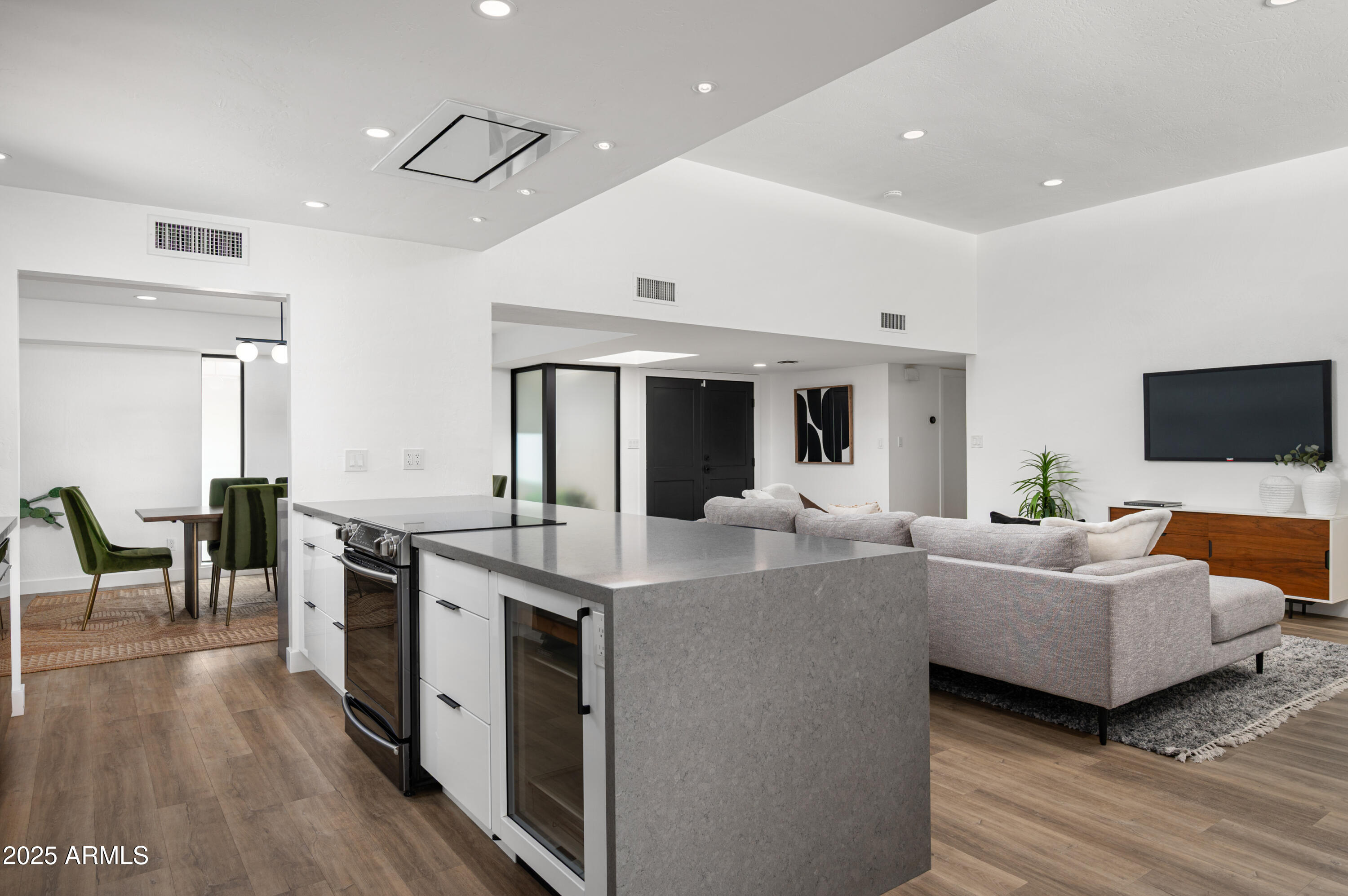 4336 East Piccadilly Road Phoenix, AZ 85018 - Photo 13 of 42 Kitchen