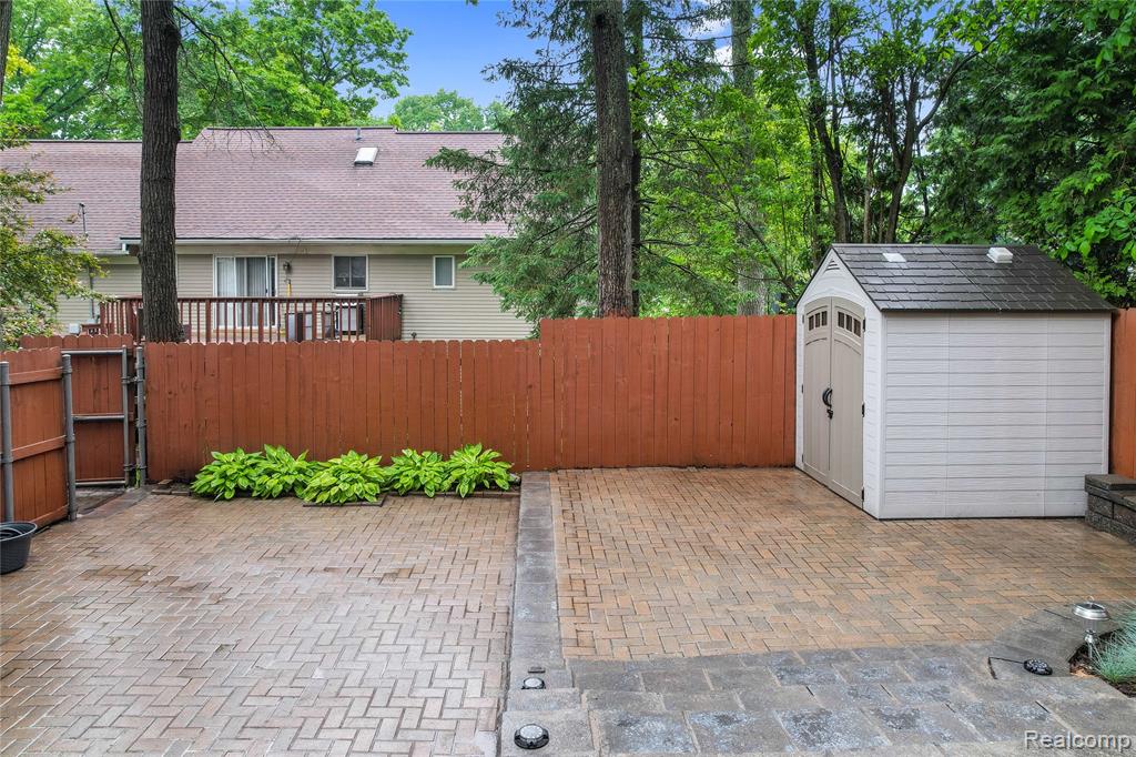 901 Ridge Road Lake Orion, MI 48362 - Photo 12 of 53