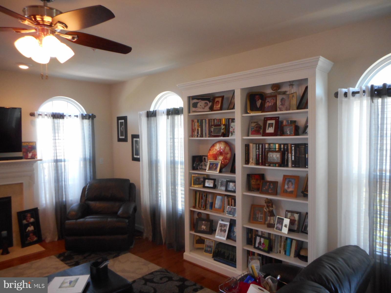 2820 Admiral Ridge Road Accokeek, MD 20607 - Photo 12 of 23 Family Room Built in book shelves
