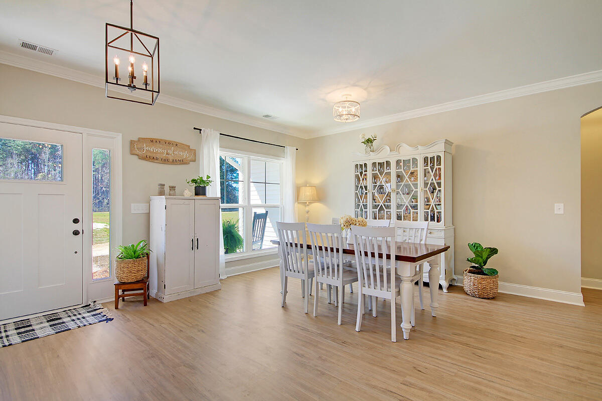 328 Deep Woods Road St. George, SC 29477 - Photo 7 of 15 dining 3 (1)