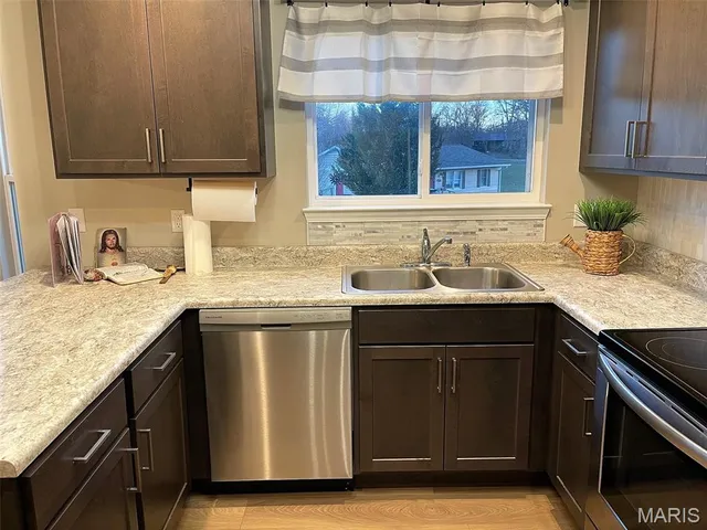 $320,000 | 1102 Stone Henge Court, Pevely, MO 63070