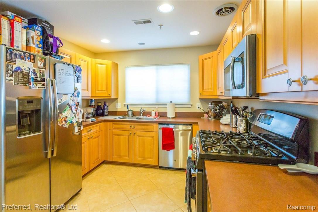 16922 Farmington Road Livonia, MI 48154 - Photo 14 of 30 14.jpg