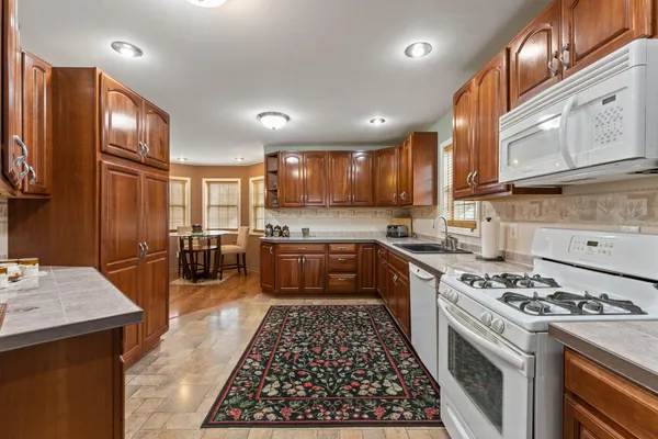 $435,000 | 22301 Forest Avenue, Cassopolis, MI 49031