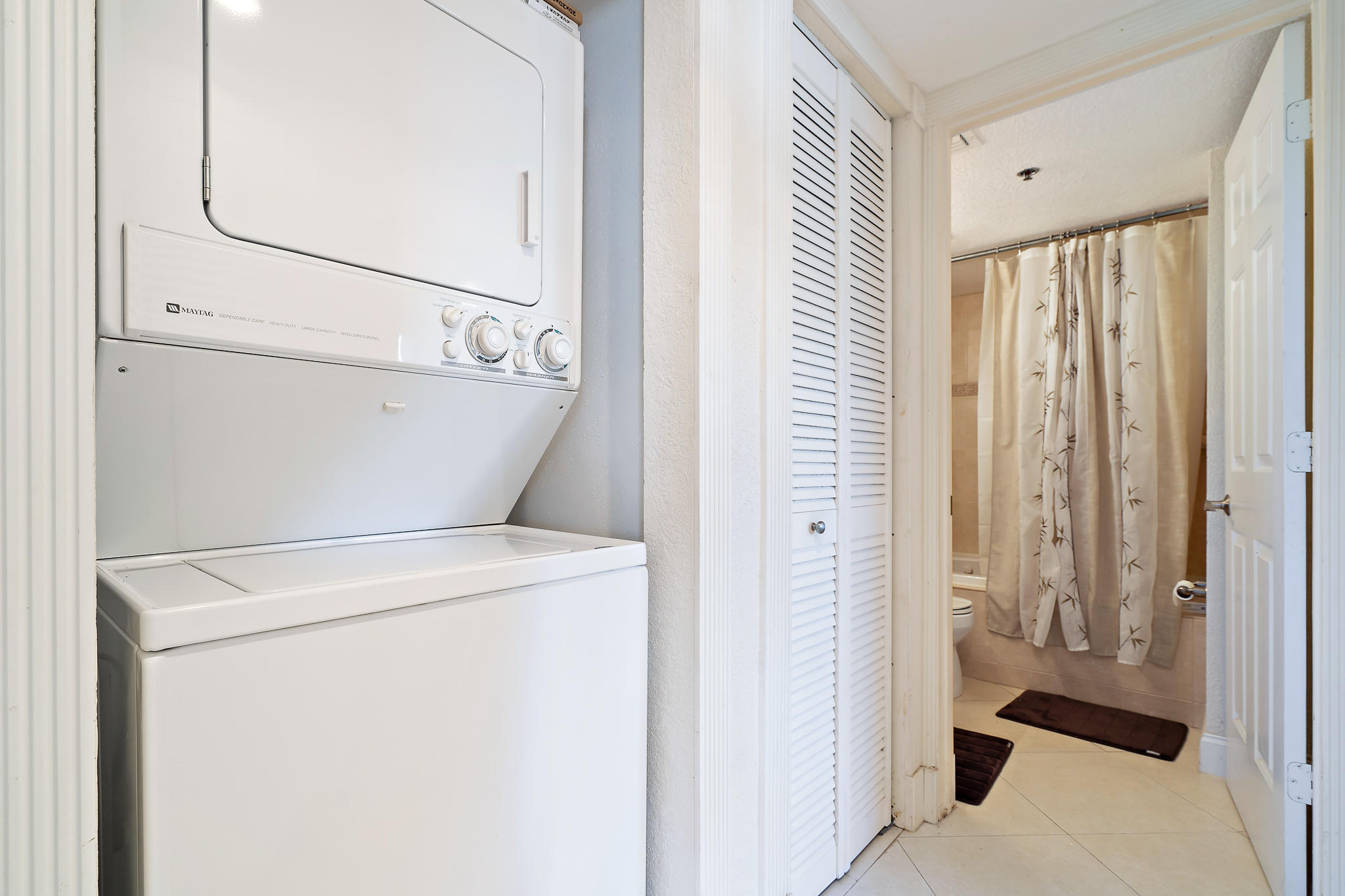 275 Palm Avenue, Unit C201 Jupiter, FL 33477 - Photo 19 of 24 a view of bathroom