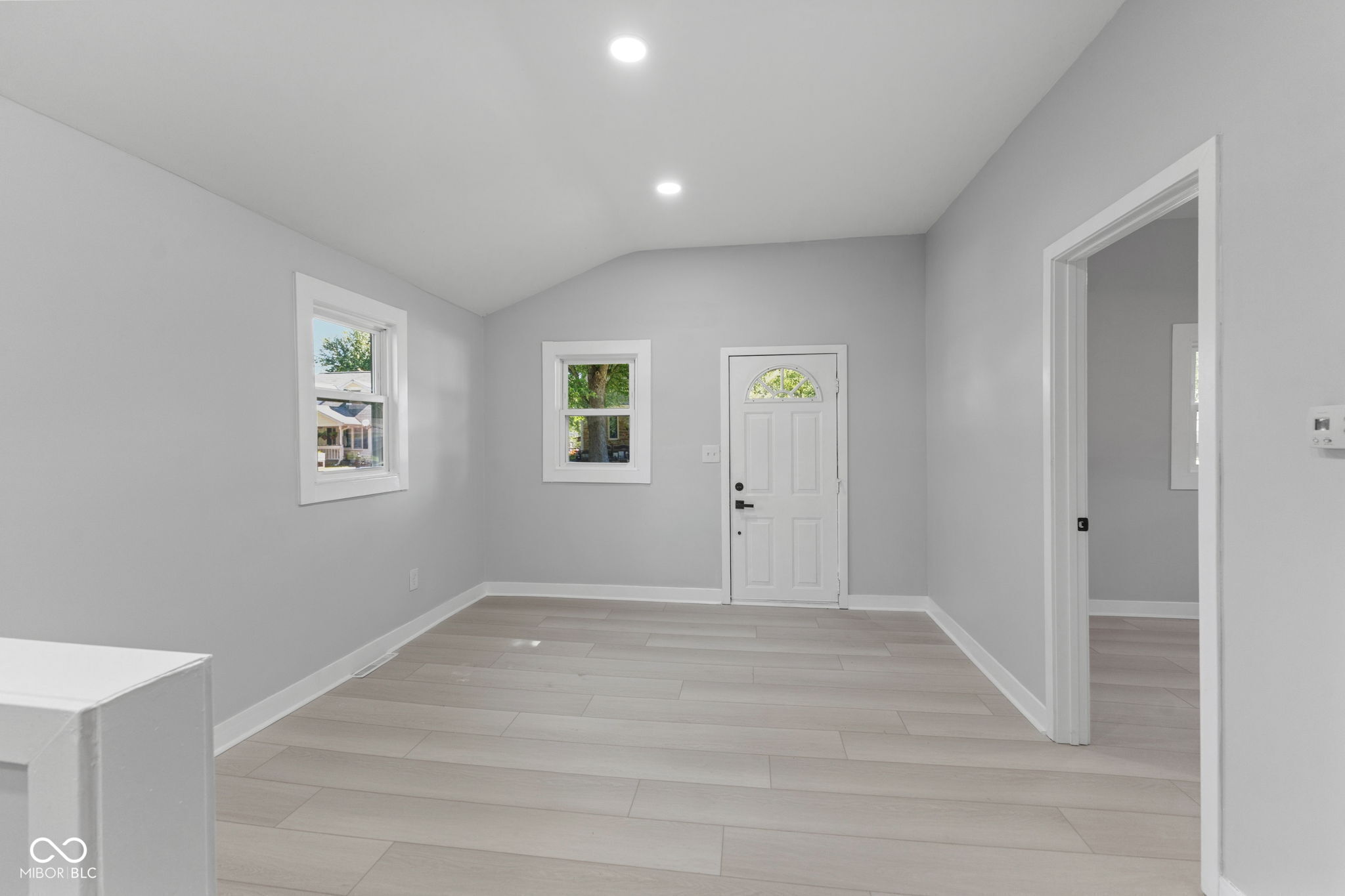 4986 Adkins Street Columbus, IN 47201 - Photo 9 of 25