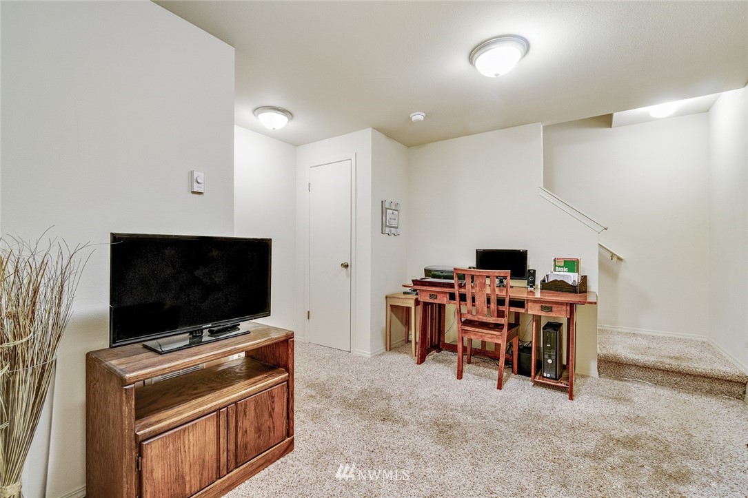 23317 Edmonds Way, Unit 6 Edmonds, WA 98026 - Photo 17 of 20 Gallery Image 17