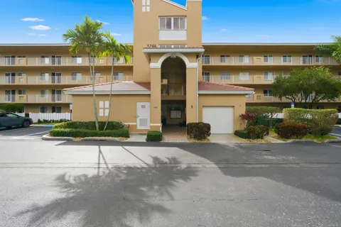 $299,000 | 5746 Crystal Shores Drive, Unit 307, Boynton Beach, FL 33437