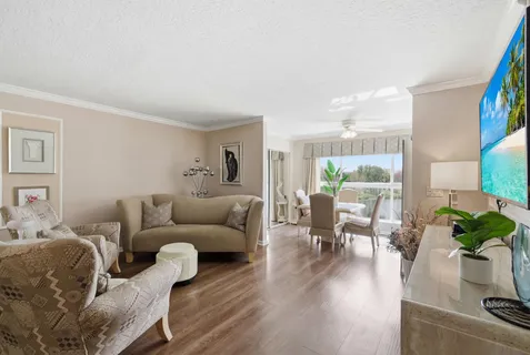 $299,000 | 5746 Crystal Shores Drive, Unit 307, Boynton Beach, FL 33437