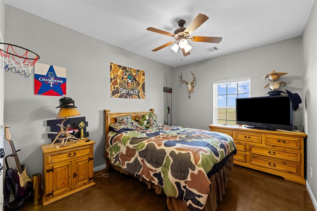 511 East Pecan Tree Road Waxahachie, TX 75165 - Photo 22 of 36 Bedroom #3