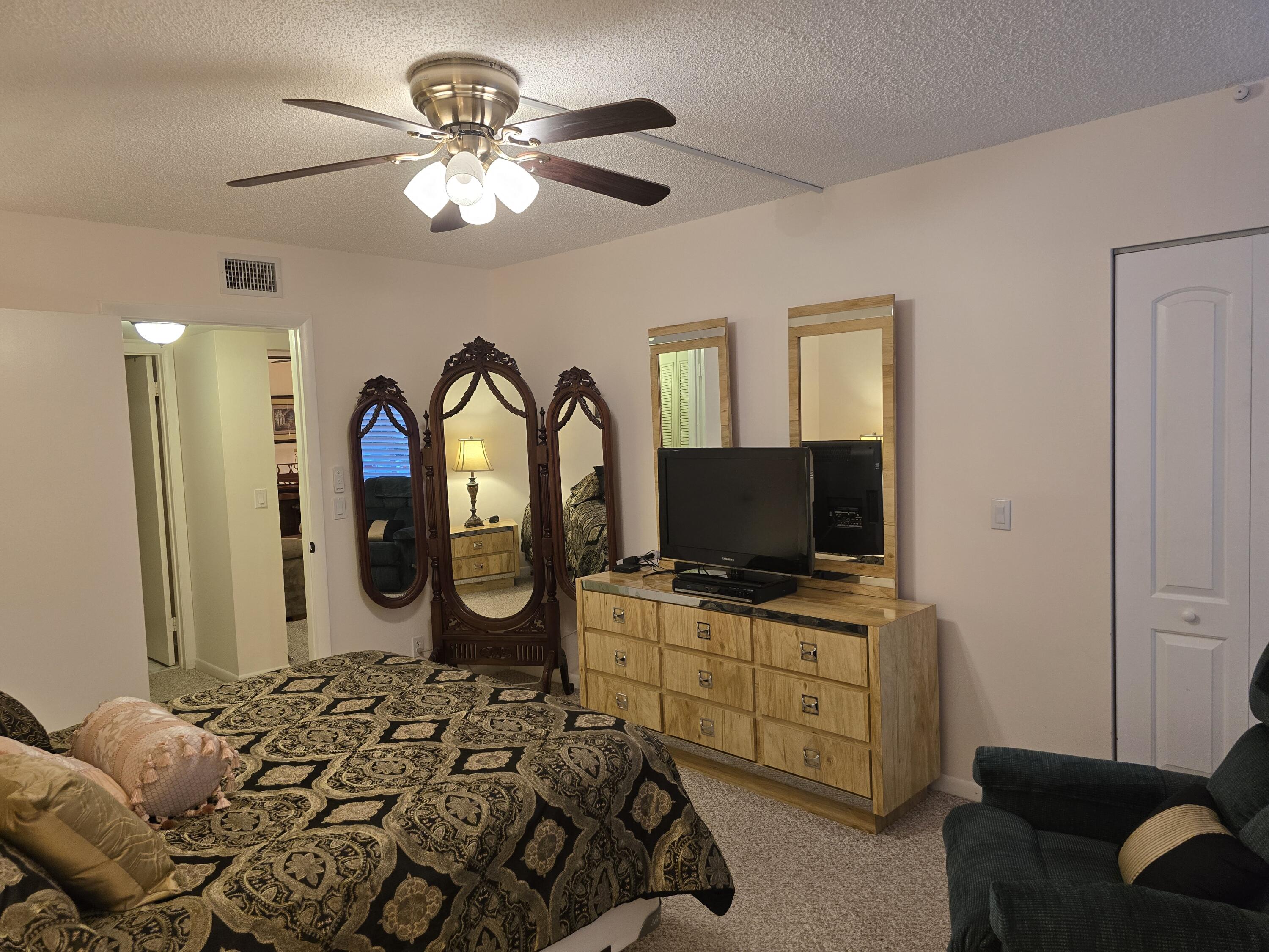 317 Pine Ridge Circle Greenacres, FL 33463 - Photo 30 of 51 20241108_171837