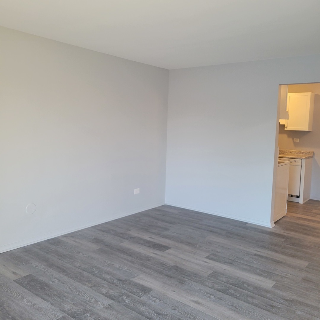 850 East Old Willow Road, Unit 218 Prospect Heights, IL 60070 - Photo 5 of 11 a view of an empty room and wooden floor
