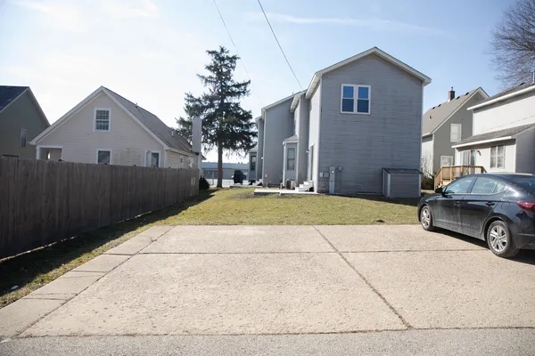 $2,450 | 713 Stevens Street, Unit 713, Geneva, IL 60134