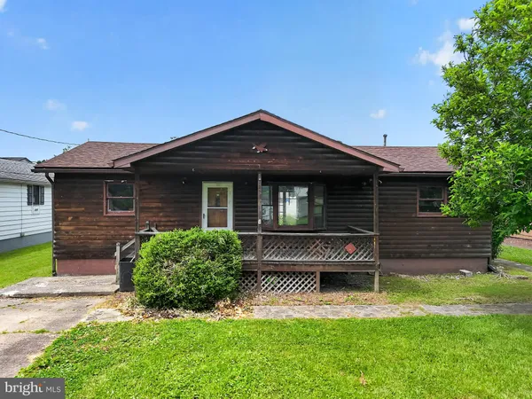 $99,000 | 2302 Pennsylvania Avenue, Parkersburg, WV 26101