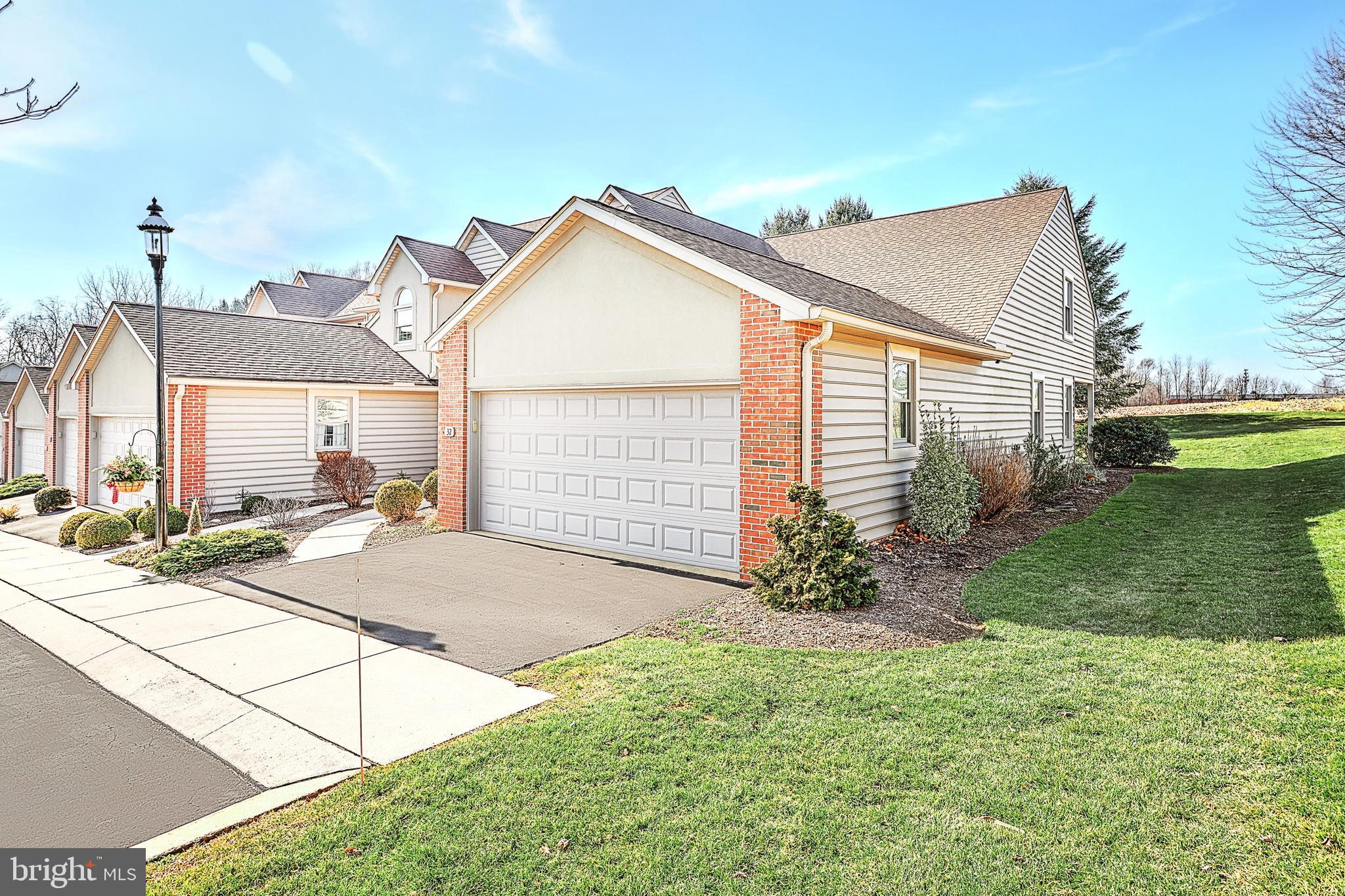 32 Cardiff Court Lititz, PA 17543 - Photo 2 of 33