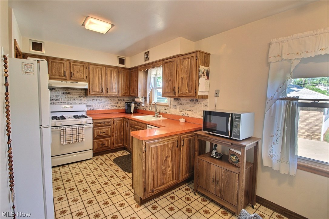 524 Dickerson Road Willowick, OH 44095 - Photo 4 of 14