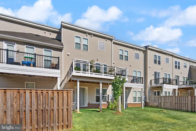 $3,900 | 23491 Epperson Square, Brambleton, VA 20148