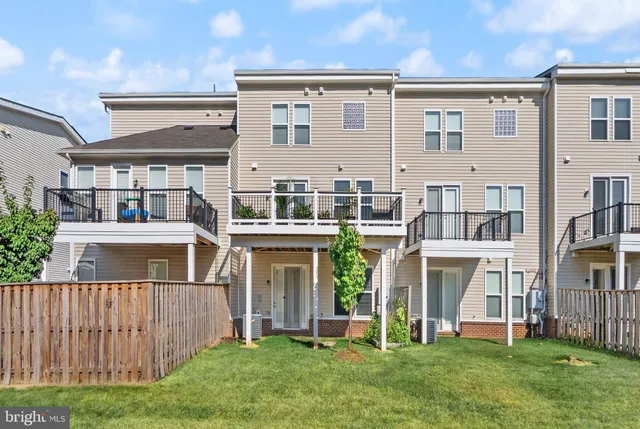 $3,900 | 23491 Epperson Square, Brambleton, VA 20148