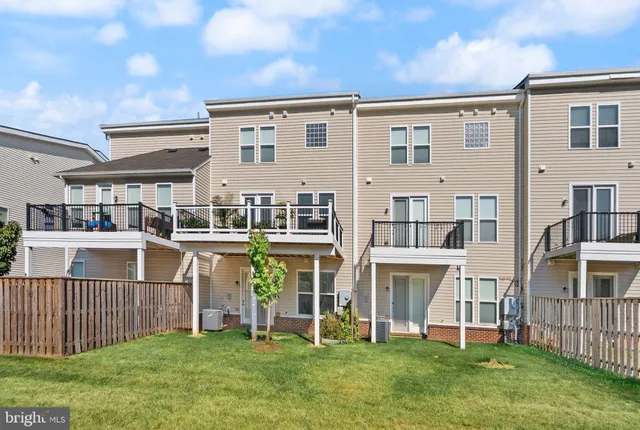 $3,900 | 23491 Epperson Square, Brambleton, VA 20148