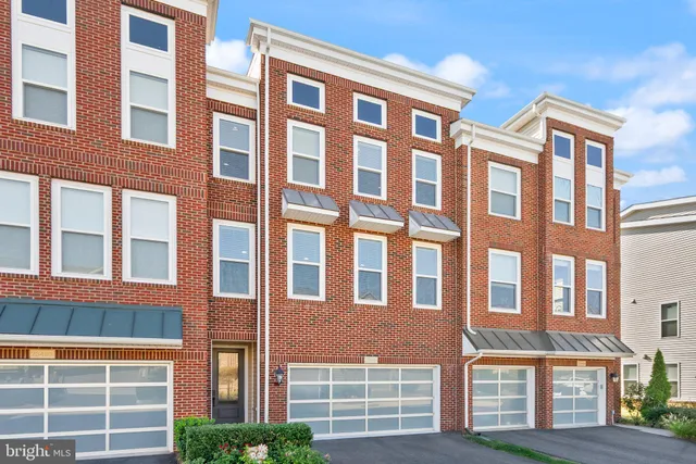 $3,900 | 23491 Epperson Square, Brambleton, VA 20148