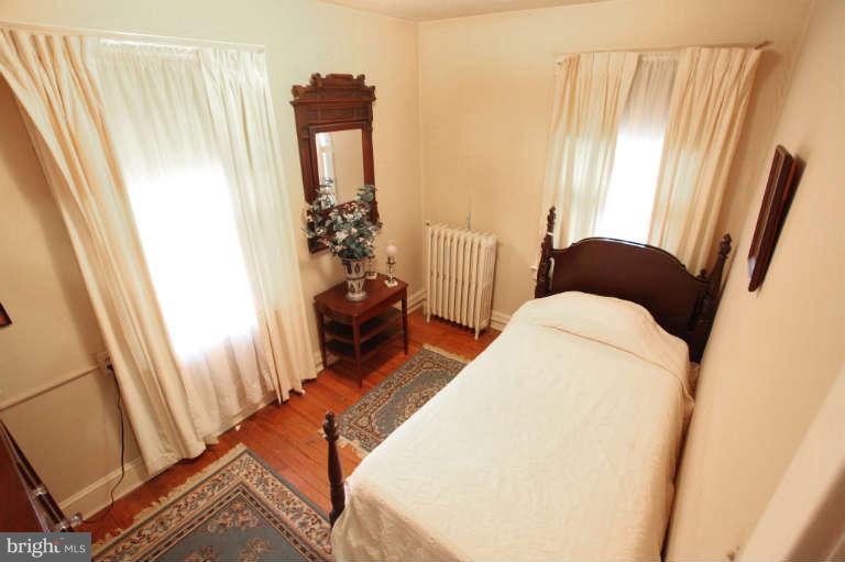 702 Murdock Road Baltimore, MD 21212 - Photo 12 of 25 a living room with furniture and a gate