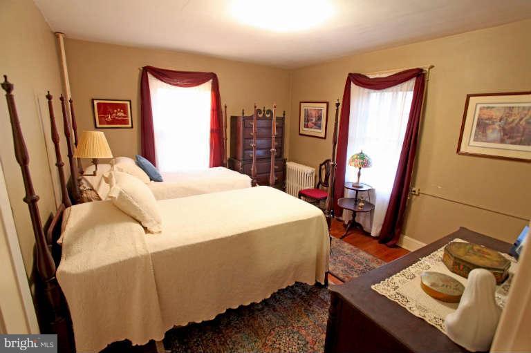 702 Murdock Road Baltimore, MD 21212 - Photo 18 of 25 a bed room with a bed and a mirror