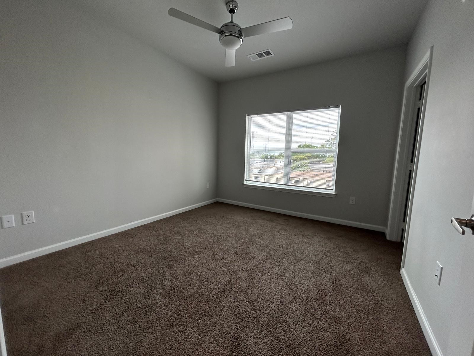 2136 West 34th Street, Unit 146 Houston, TX 77018 - Photo 2 of 8 an empty room with a window and a fan