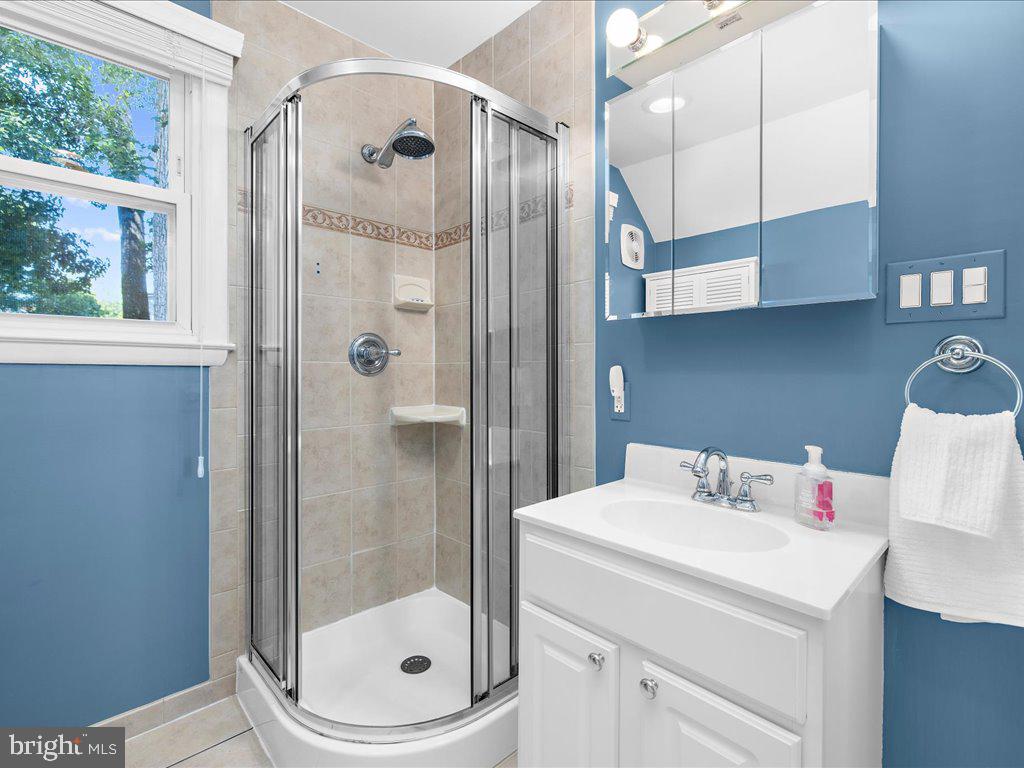 704 Roxboro Road Rockville, MD 20850 - Photo 17 of 43 Main Level Bathroom with Shower & Soaking Tub
