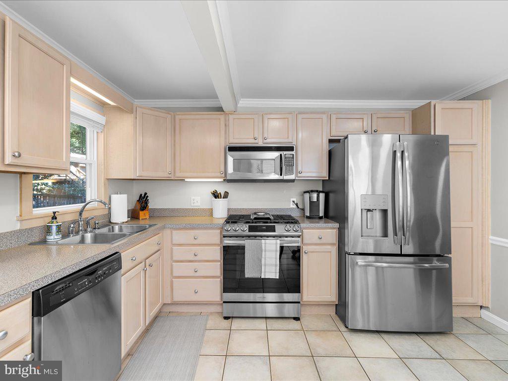 704 Roxboro Road Rockville, MD 20850 - Photo 7 of 43 Kitchen with Stainless Steel Appliances