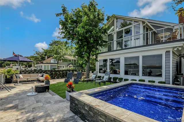 a view of a yard with furniture