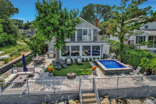 a view of a house with backyard and sitting area