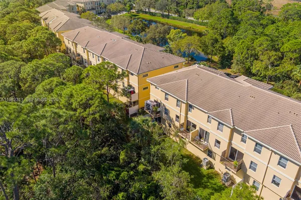 $419,000 | 12631 Southeast Old Cypress Drive, Unit 12631, Hobe Sound, FL 33455