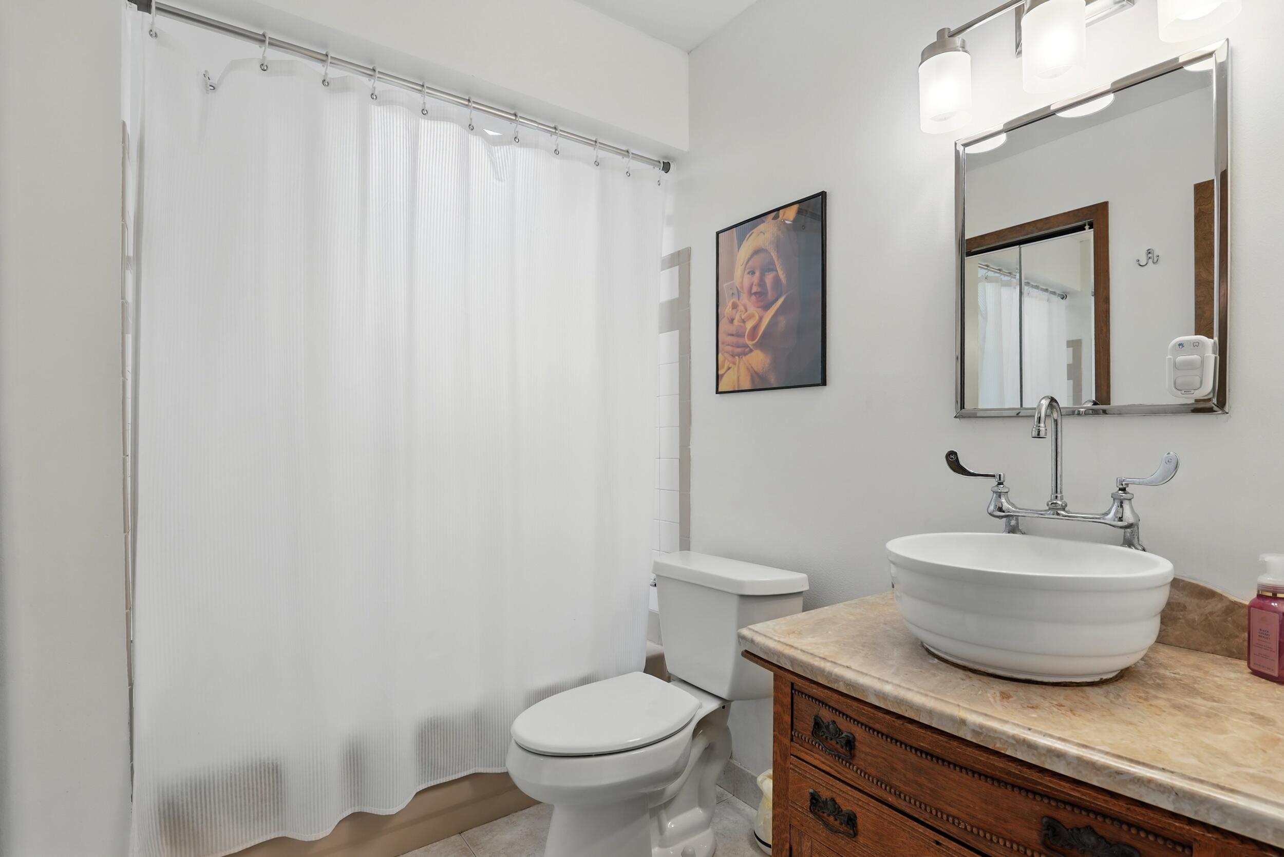5183 Beechwood Road Delray Beach, FL 33484 - Photo 33 of 48 Guest Bathroom