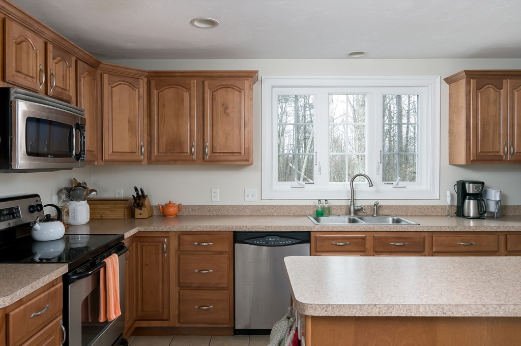 6 Marjorie Lane Rutland, MA 01543 - Photo 3 of 29 Gallery Image 3