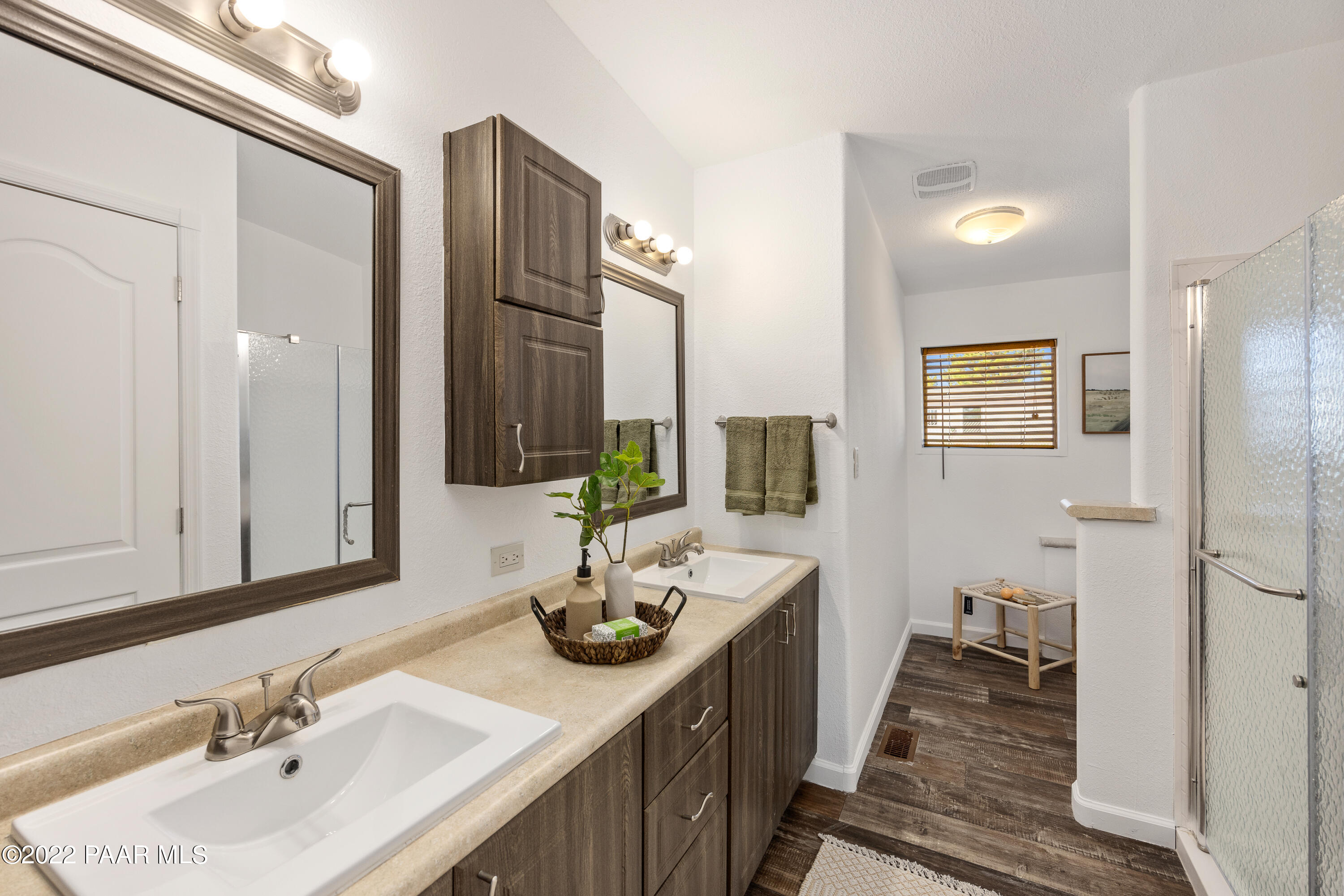 17499 East Bob White Road Spring Valley, AZ 86333 - Photo 5 of 18 016_Master Bathroom