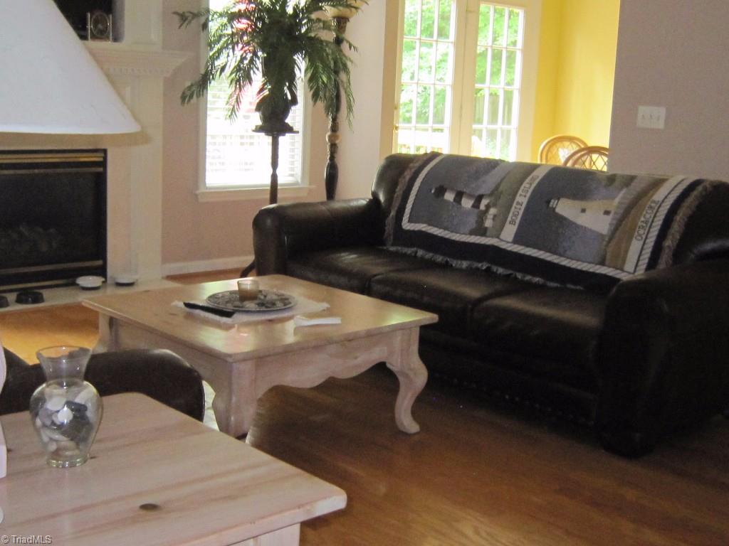 7915 Daltonshire Drive Oak Ridge, NC 27310 - Photo 4 of 23