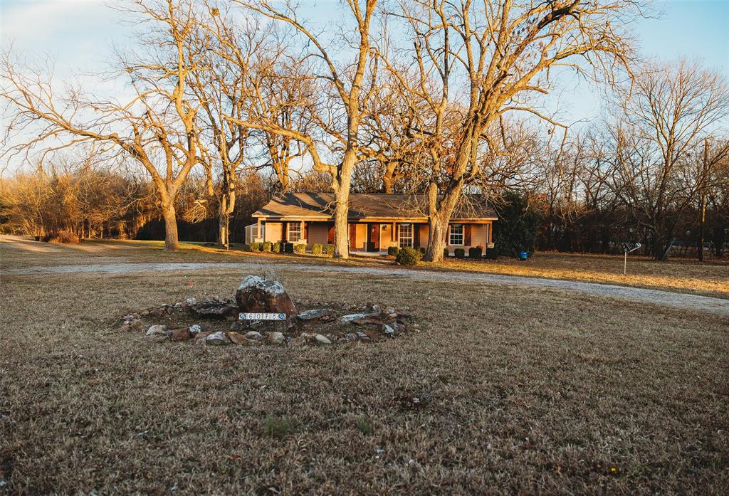 6078 East Line Road Whitewright, TX 75491 - Photo 2 of 32