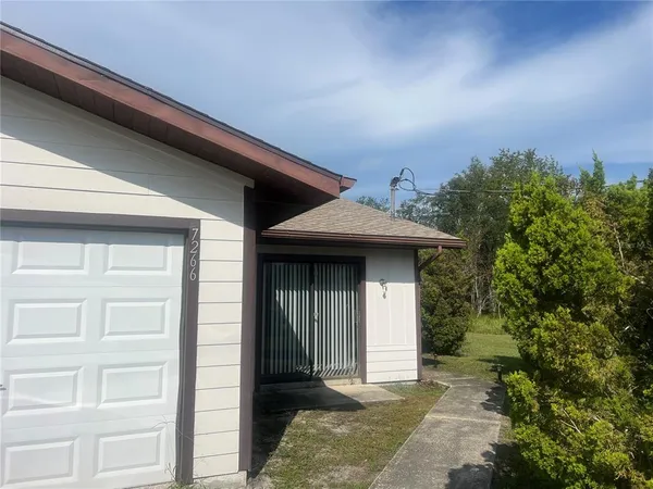 $1,350 | 7266 Pond Circle, Spring Hill, FL 34606