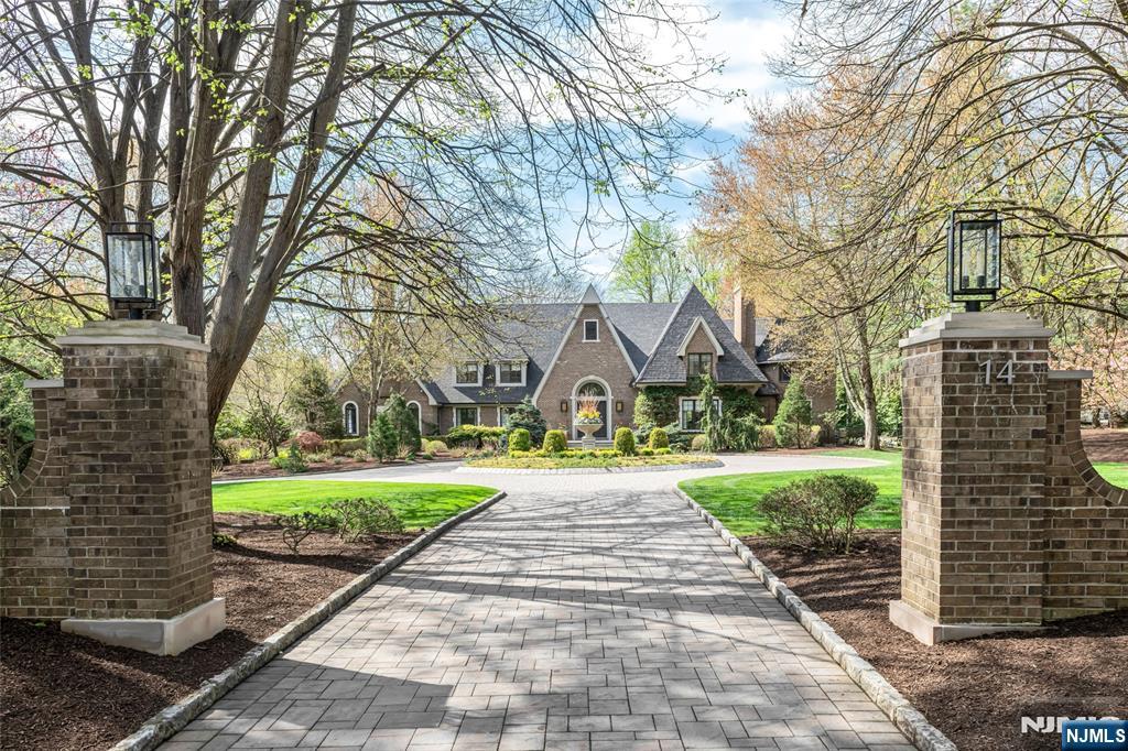 14 Eckert Farm Road Saddle River, NJ 07458 - Photo 3 of 48
