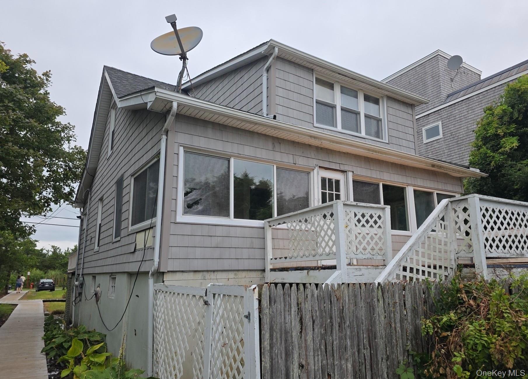 54 Oak Beach Road Babylon, NY 11702 - Photo 3 of 13 Gallery Image 3
